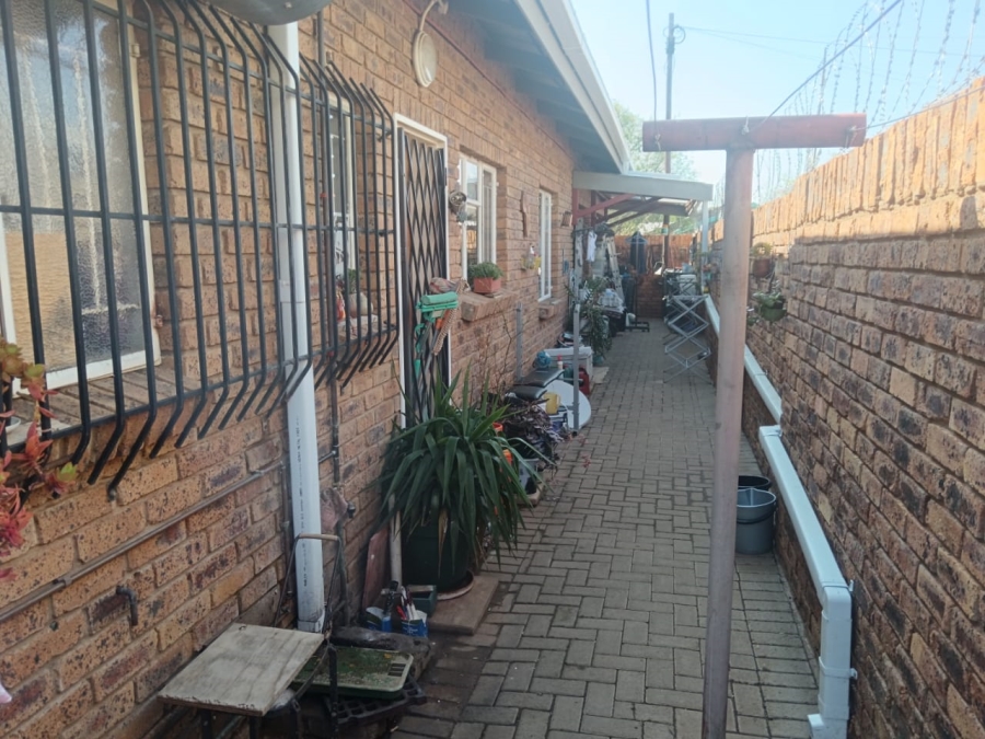 2 Bedroom Property for Sale in Verwoerdpark Northern Cape